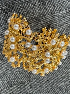 KENNETH JAY LANE BRACELET -GOLDEN SEA CUFF WITH PEARLS